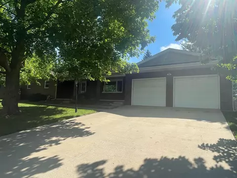 402 N Cottage Ave, Normal, IL 61761 photo 2