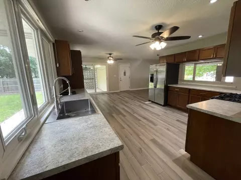 402 N Cottage Ave, Normal, IL 61761 photo 3