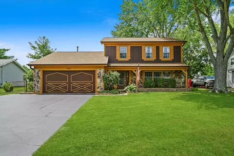815 Red Coach Ln, Algonquin, IL 60102
