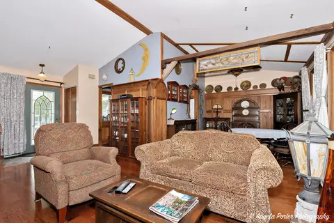 300 E Country Dr, Bartlett, IL 60103 photo 6