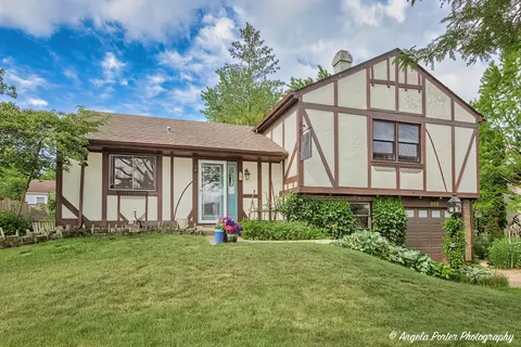 300 E Country Dr, Bartlett, IL 60103