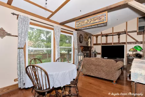 300 E Country Dr, Bartlett, IL 60103 photo 3