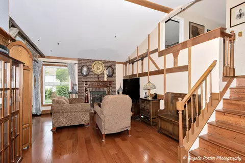 300 E Country Dr, Bartlett, IL 60103 photo 2