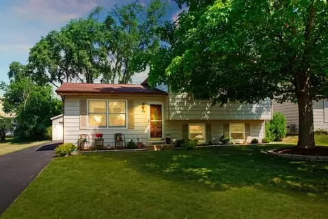 318 Elmwood Ln, Antioch, IL 60002