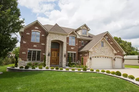 8330 S 84th Ct, Hickory Hills, IL 60457