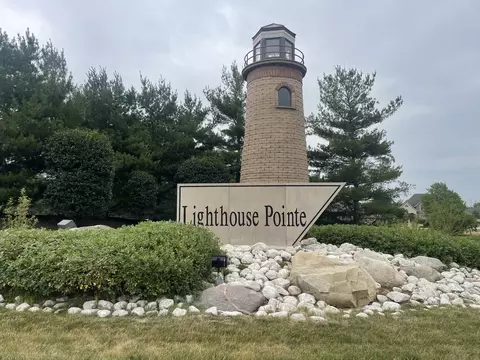 9044 Port Washington Dr W, Frankfort, IL 60423
