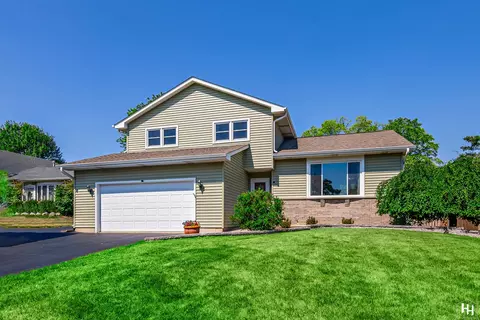 664 Penn Blvd, Lindenhurst, IL 60046