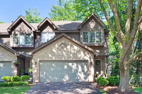 878 Millcreek Cir, Elgin, IL 60123