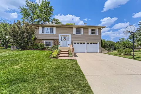 2 S160 Huntington Ct, Glen Ellyn, IL 60137
