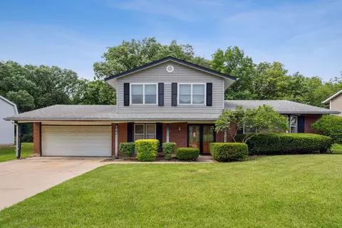 300 Charlestown Dr, Bolingbrook, IL 60440