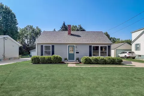 514 Burbank Ave, Woodstock, IL 60098