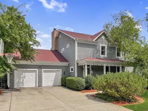 947 Glenmore Ln, Elgin, IL 60124