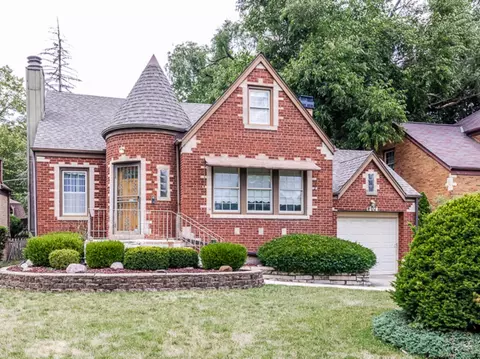402 Longcommon Rd, Riverside, IL 60546