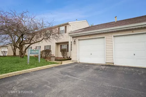 21 N Park Blvd #C, Streamwood, IL 60107