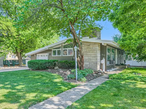 249 W Slade St, Palatine, IL 60067