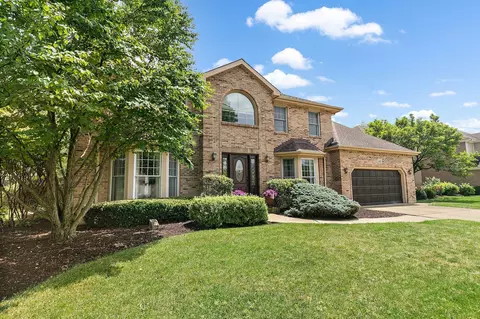 655 Red Maple Ln, Roselle, IL 60172