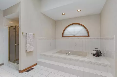655 Red Maple Ln, Roselle, IL 60172 photo 19