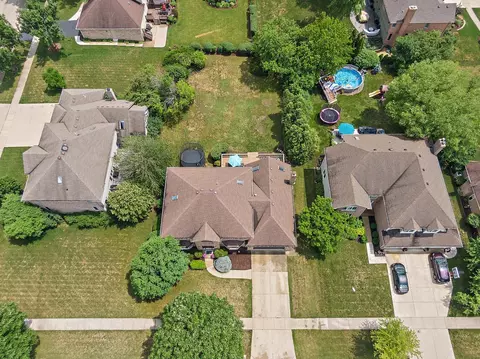 655 Red Maple Ln, Roselle, IL 60172 photo 33
