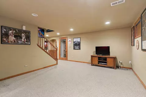 655 Red Maple Ln, Roselle, IL 60172 photo 26