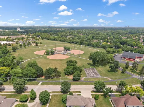 655 Red Maple Ln, Roselle, IL 60172 photo 40