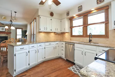 4335 Lombardy Ln, Hoffman Estates, IL 60192 photo 9