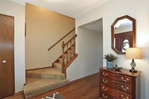 4335 Lombardy Ln, Hoffman Estates, IL 60192 photo 4