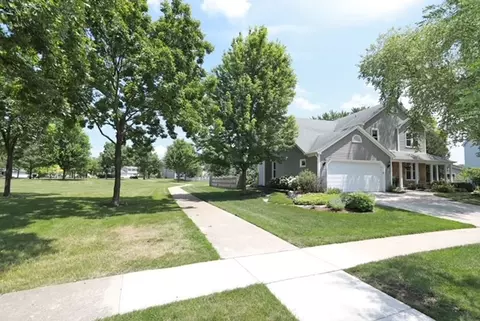 4335 Lombardy Ln, Hoffman Estates, IL 60192 photo 3