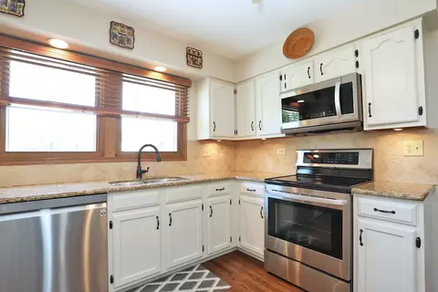 4335 Lombardy Ln, Hoffman Estates, IL 60192 photo 11
