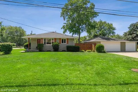 3701 Florida Ave, Gurnee, IL 60031