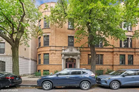 521 W Surf St #1, Chicago, IL 60657