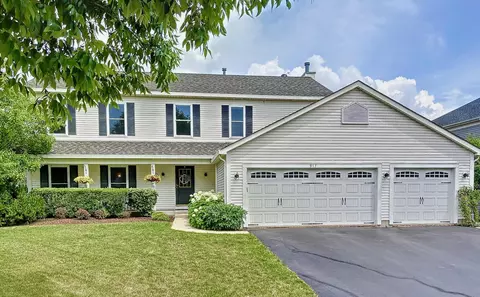 917 Harvest Cir, Crystal Lake, IL 60014
