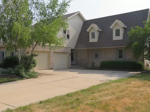 310 Lakeview Dr, Aurora, IL 60506