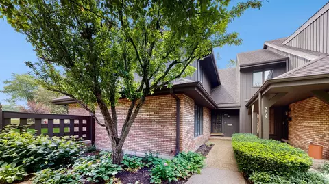 3931 Mission Hills Rd #2E, Northbrook, IL 60062