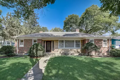 909 S Naperville Rd, Wheaton, IL 60189