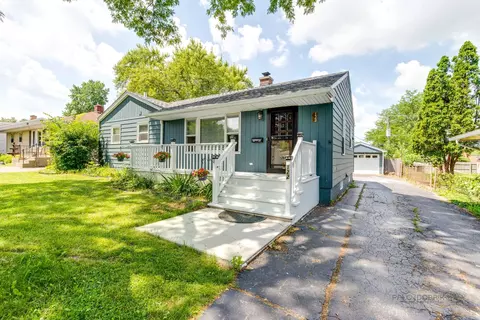 122 S Lincoln Ave, Mundelein, IL 60060