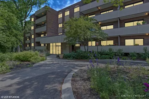 9244 Gross Point Rd #210, Skokie, IL 60077
