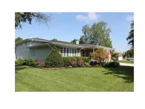 934 Sycamore Ln, Bartlett, IL 60103