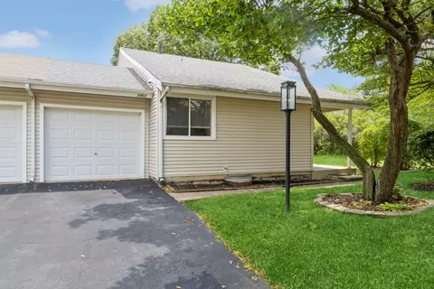 1402 N Whispering Springs Cir #1402, Palatine, IL 60074