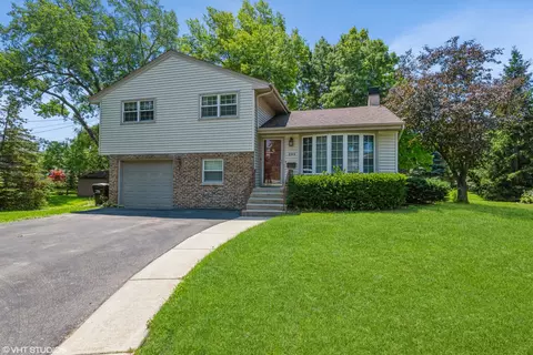 201 Sunset Ct, Lake Zurich, IL 60047