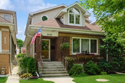 5233 N Ludlam Ave, Chicago, IL 60630