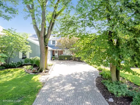 239 Middaugh Rd, Clarendon Hills, IL 60514