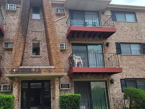 5303 N Delphia Ave #303, Chicago, IL 60656