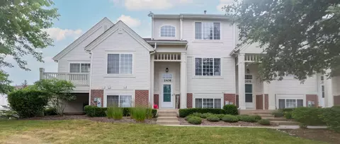 2408 Daybreak Ct, Elgin, IL 60123