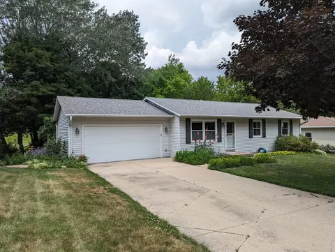 676 N Greenfield Dr, Freeport, IL 61032