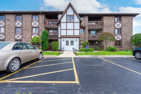 5640 W 103rd St #101, Oak Lawn, IL 60453