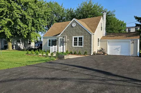 7233 W 85th St, Bridgeview, IL 60455