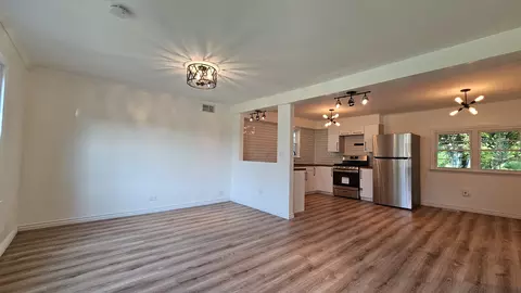 7233 W 85th St, Bridgeview, IL 60455 photo 3