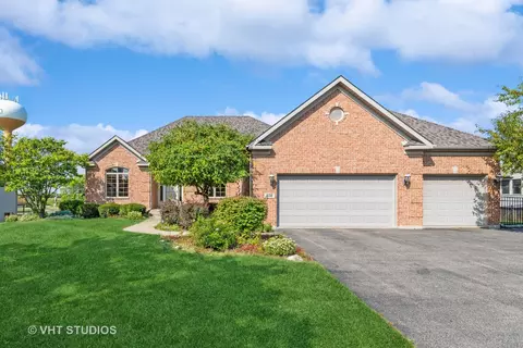 856 Red Hawk Dr, Antioch, IL 60002