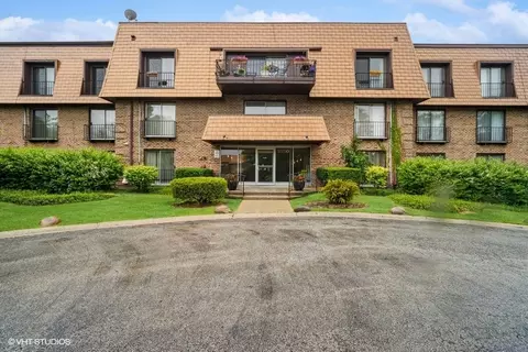 3950 Dundee Rd #109B, Northbrook, IL 60062