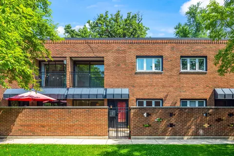 325 N Oak Park Ave #D, Oak Park, IL 60302